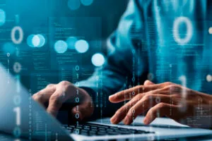Resetear estufa de pellets - Bancos de datos guia completa 2024 2 a person typing on a laptop