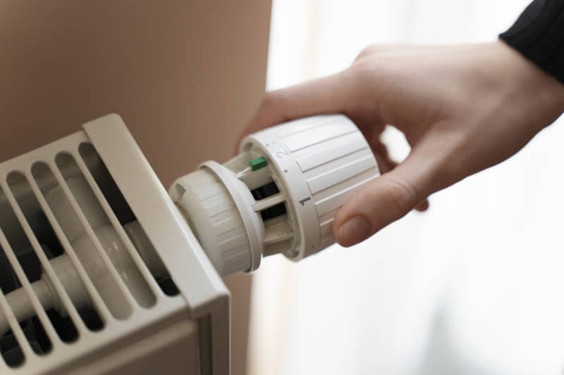 Calefacción y agua caliente con biomasa: una alternativa sostenible para el hogar" 3 Biomasa para todos ACS 2